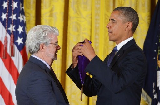 Obama entrega a medalha de Artes e Humanidades a George Lucas nesta quarta-feira (10), em Washington