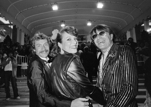 A atriz francesa Bernadette Lafont com os colegas Jean Pierre Kalfon (d) e Jacques Moizant durante a 32ª edição do Festival de Cinema de Cannes (1979)
