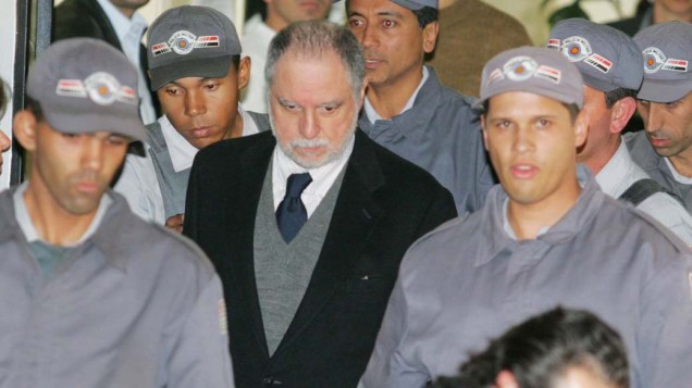 O jornalista Antônio Pimenta Neves deixa Fórum após julgamento, em Ibiúna (SP), 05/05/2006