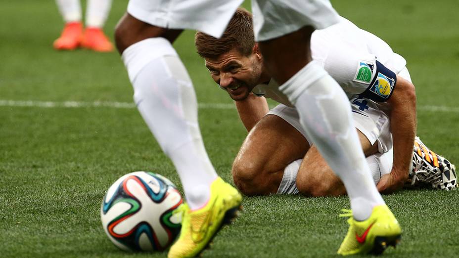 O inglês Gerrard durante o jogo contra o Uruguai no Itaquerão, em São Paulo