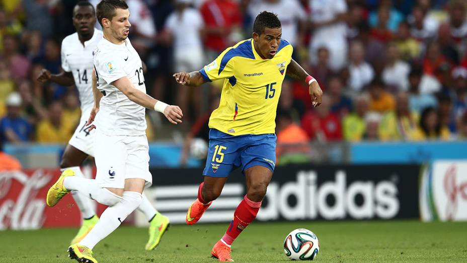 Lance no jogo entre Equador e França no Maracanã, no Rio