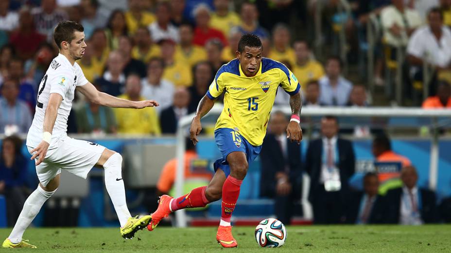 Lance no jogo entre Equador e França no Maracanã, no Rio