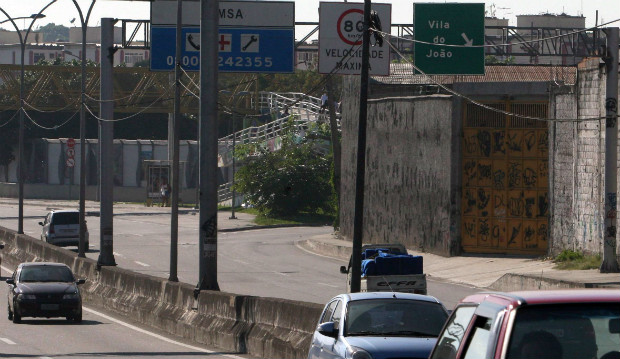 Entrada da Vila do João, no Complexo da Maré, recebe identificação