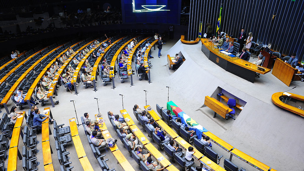Plenário da Câmara aprova PEC dos municípios