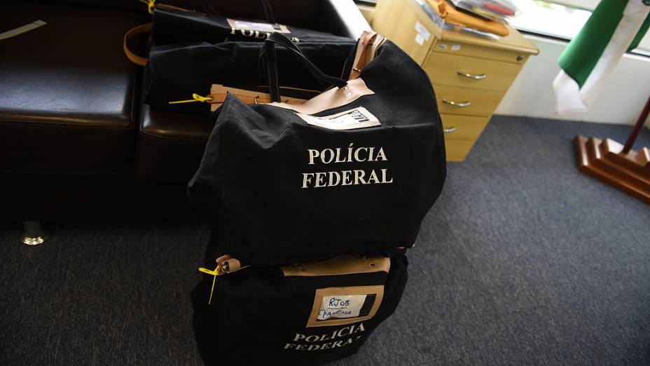 Grupo de elite - delegados Igor Romário de Paula, Felipe Hayashi e Érika Marena investigam a Operação Lava Jato