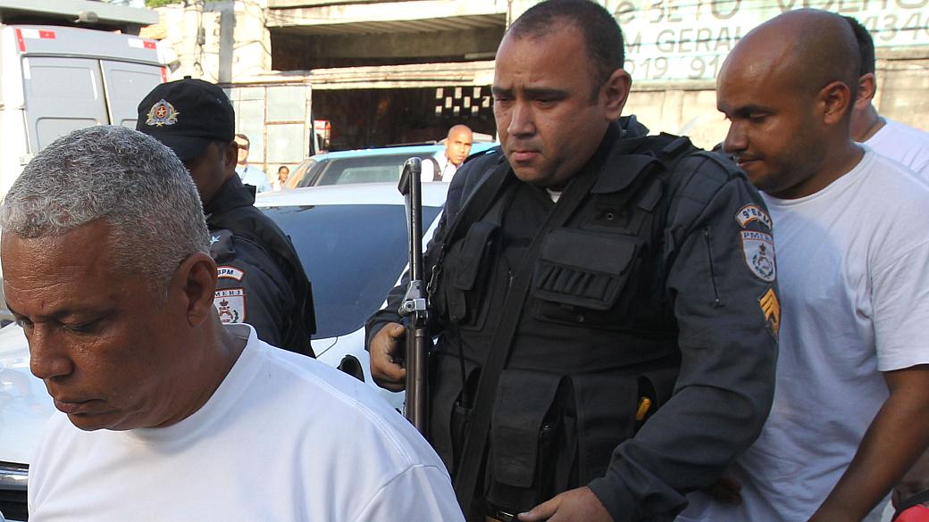 Policiais acusados de arrastar mulher em viatura prestaram depoimento na quinta-feira, no Rio