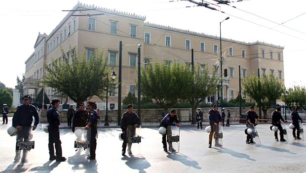 Policiais bloqueiam ruas próximas ao Parlamento grego, em Atenas