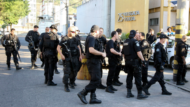 Policiais buscam bandidos que invadiram a delegacia do Engenho Novo
