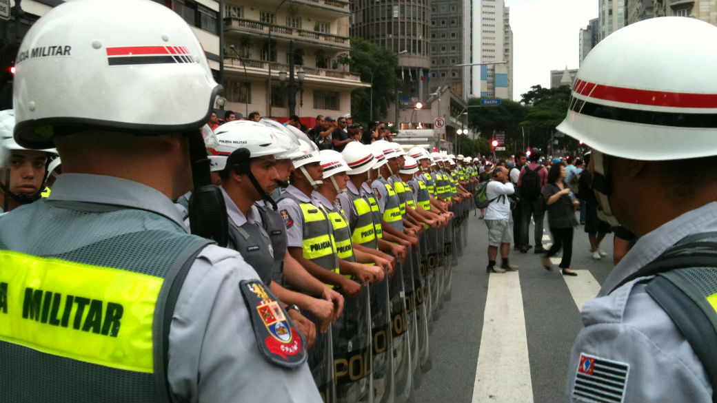 Policiais militares posicionados no centro de São Paulo