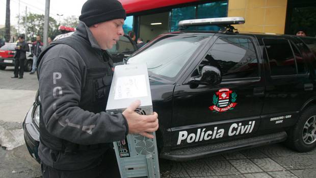 A Polícia Civil cumpre mandados de busca e apreensão na Câmara Municipal de Guarulhos