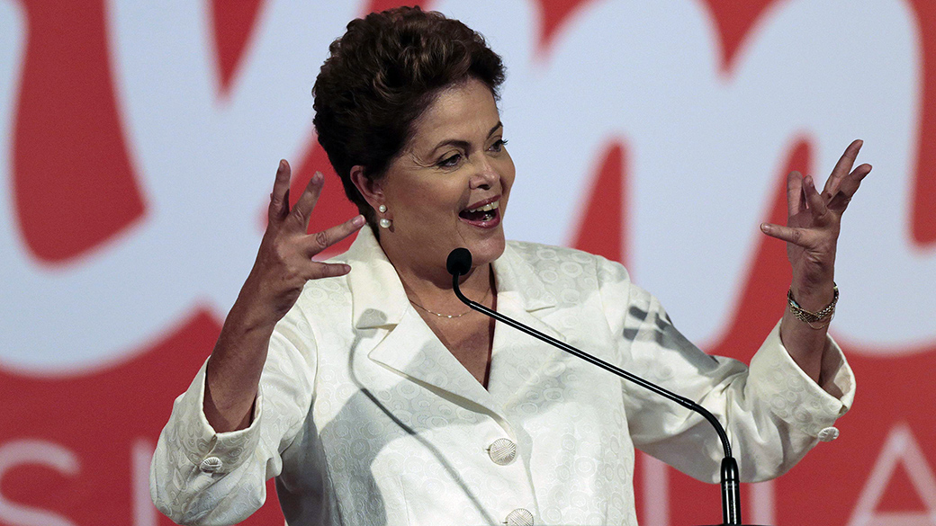 Em Brasília, Dilma discursa após resuldado do primeiro turno