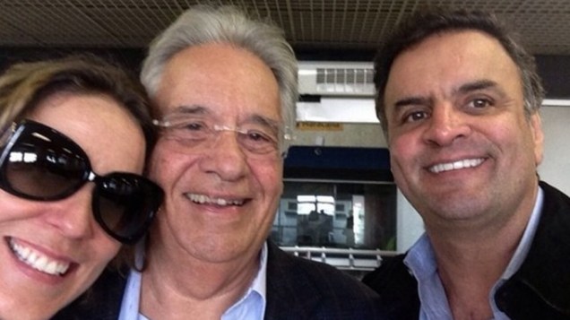 O ex-presidente Fernando Henrique Cardoso, sua Presidência, Aécio Neves (PSDB), posam para um selfie
