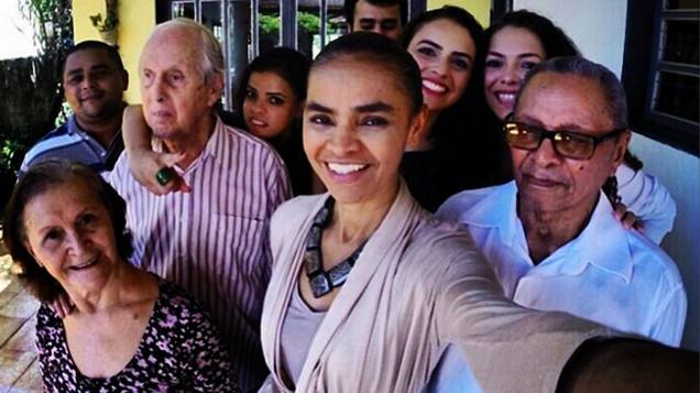 Marina Silva faz uma selfie