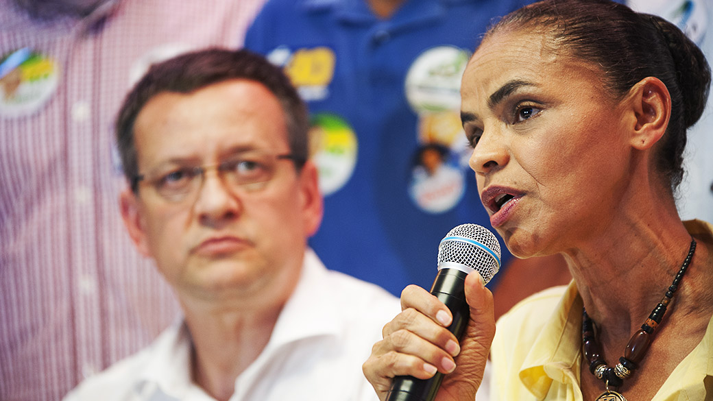 A candidata do PSB à presidência, Marina Silva, e seu vice, Beto Albuquerque, durante campanha em Vitória