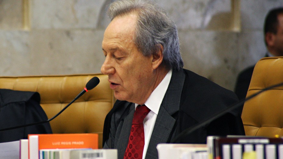 O ministro do Supremo Tribunal Federal (STF) Ricardo Lewandowski, durante análise dos recursos apresentados pelas defesas dos 25 réus condenados pela corte, os chamados embargos, nesta quinta-feira (12)