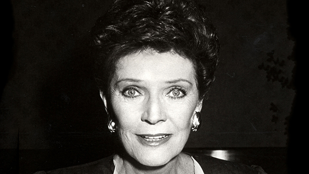 Polly Bergen em uma cerimônia do Emmy Awards, em 1988