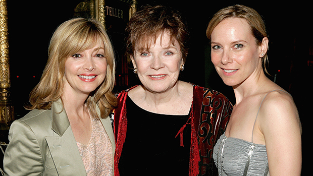 Polly Bergen com as atrizes Sharon Lawrence e Amy Ryan, em 2005