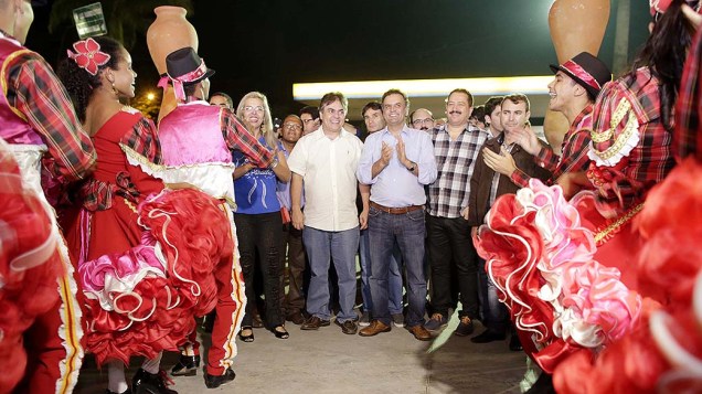 Aécio Neves participa das comemorações do São João na cidade de Campina Grande (PB), ao lado de Cássio Cunha Lima