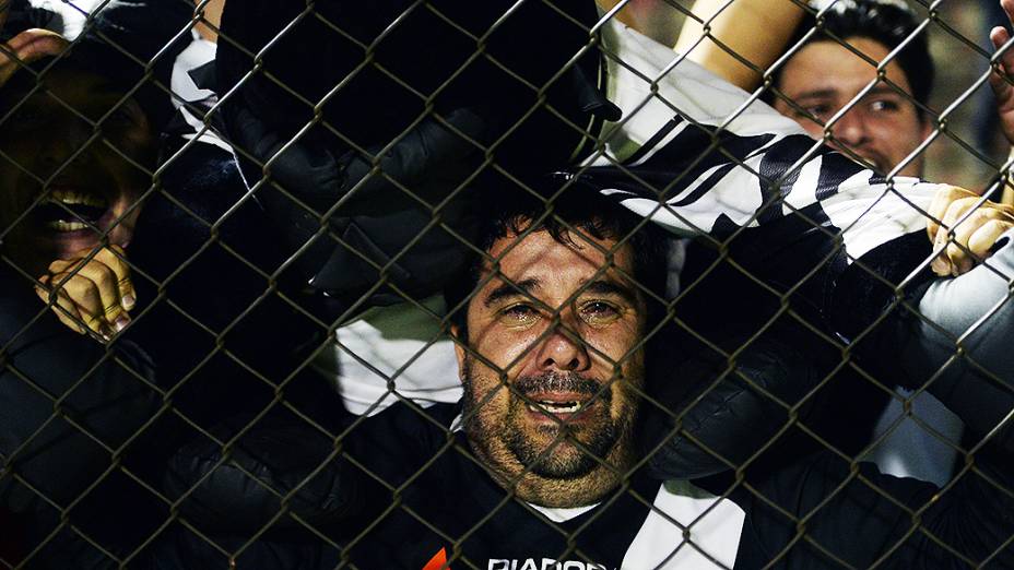 Torcida da Ponte Preta faz a festa no Romildão, na partida contra o São Paulo válida pela semifinal da Copa Sul-Americana