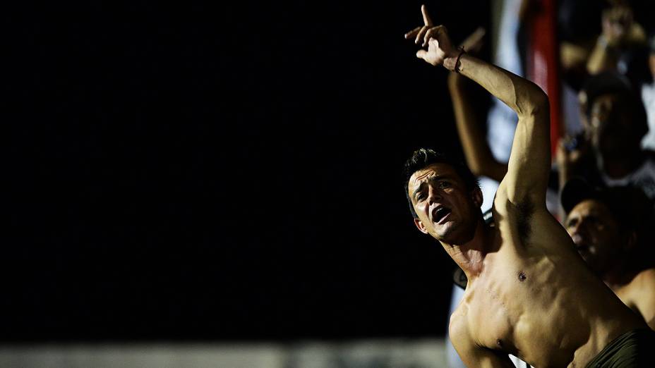 Torcida da Ponte Preta faz a festa no Romildão, na partida contra o São Paulo válida pela semifinal da Copa Sul-Americana