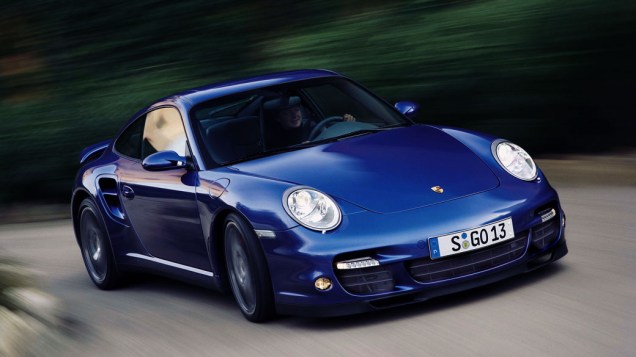 6º - Porsche 911 (88,2%): esportivo clássico alemão. Suas versões têm motores de 6 cilindros, 3.6 ou 3.8 litros, com 245, 385 ou 500 cavalos (o mais potente na versão turbo). Custa entre 80.000 e 145.000 dólares nos EUA (146.000 a 266.000 reais)