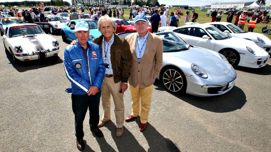 Da esquerda para a direita, os ex-pilotos Richard Attwood, Derek Bell e John Fitzpatrick