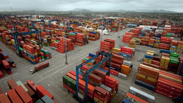 Os terminais de contêineres no porto de Santos