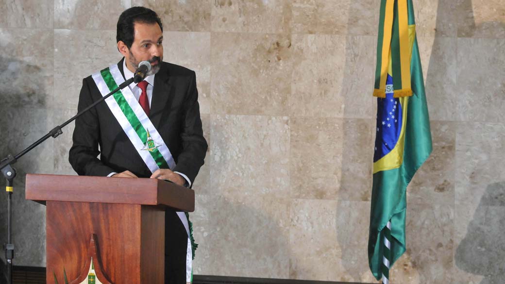 O governador eleito do Distrito Federal, Agnelo Queiroz, discursa durante sua cerimônia de posse