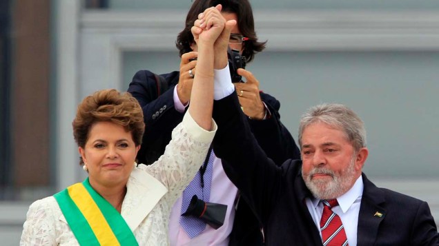 A presidente Dilma Rousseff e Luiz Inácio Lula da Silva na cerimônia de posse no Palácio do Planalto, em Brasília