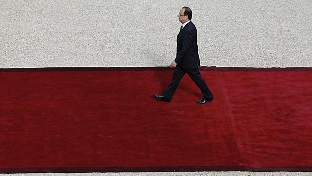 François Hollande, 57, se prepara para assumir a presidência da França durante cerimônia nesta terça-feira no Palácio do Eliseu