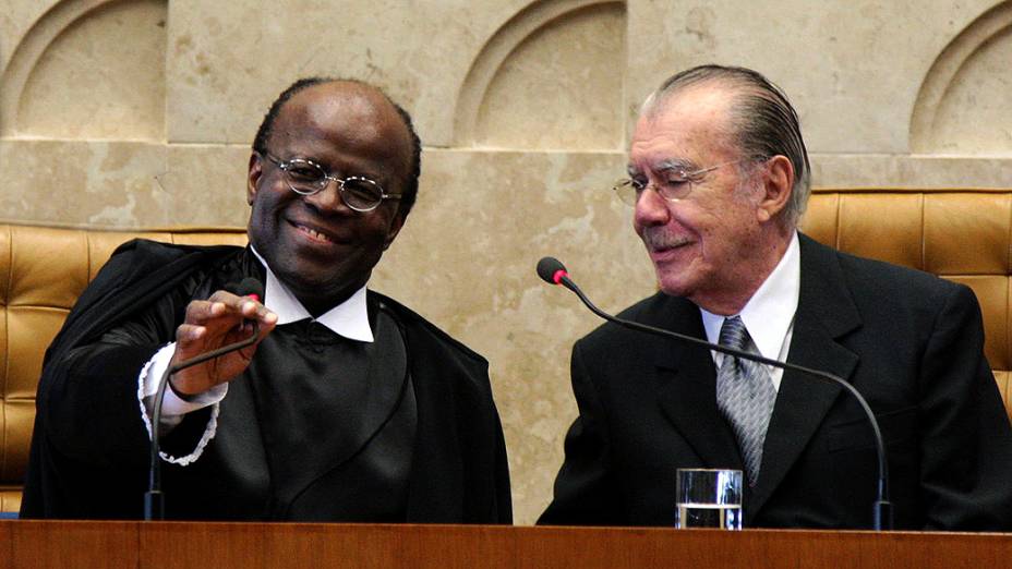 O presidente do STF, Joaquim Barbosa, e o presidente do Senado, José Sarney, durante solenidade de posse do novo ministro do STF, Teori Zavascki