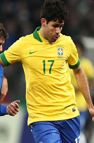Diego Costa em ação pela seleção brasileira contra a Itália