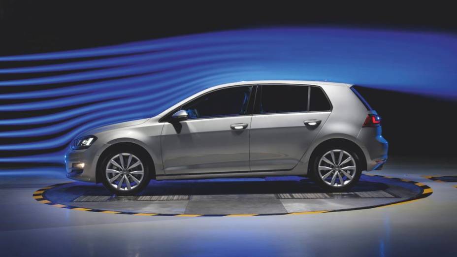 O prata reluzente do Volkswagen Golf aí de cima empata em 23% com o branco dos automóveis dos países das regiões da Ásia e Pacífico