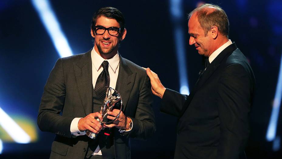 Michael Phelps é homenageado com prêmio especial pelo Laureus