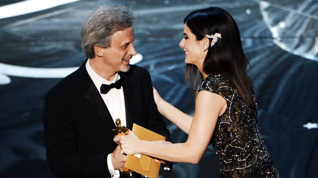 William Goldenberg recebe Oscar de Melhor Edição por Argo, durante cerimônia da academia