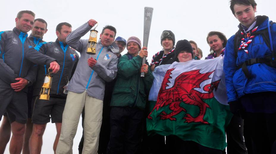 Com a presença de Sebastian Coe, a chama paralímpica é acesa no Monte Snowdon, ponto mais alto do País de Gales, a uma semana da abertura dos Jogos