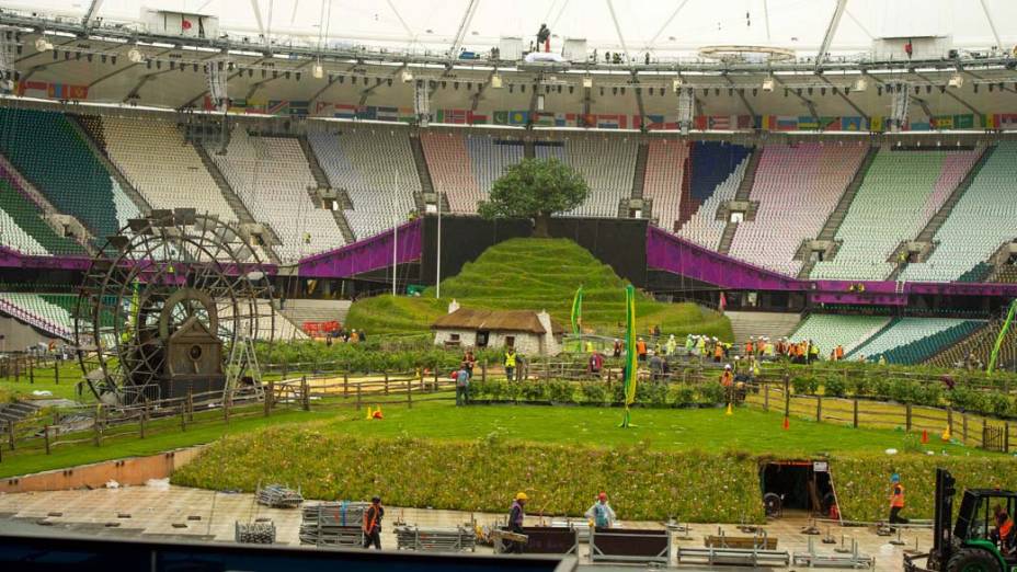 Preparativos para a cerimônia de abertura de Londres 2012, nesta quarta-feira, no Estádio Olímpico