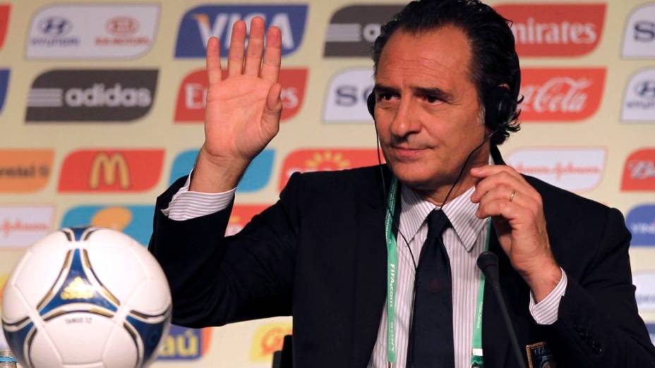 O técnico da Itália, Cesare Prandelli, na véspera do sorteio dos grupos da Copa das Confederações, em São Paulo
