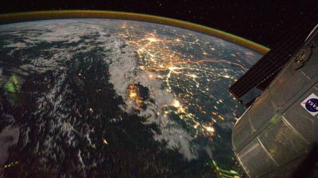 Visão noturna da fronteira entre Índia e Paquistão registrada pela Estação Espacial Internacional