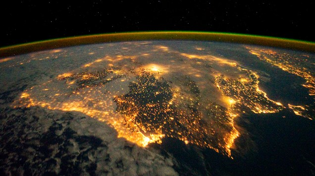 Visão noturna da península Ibérica capturada pela Estação Espacial Internacional