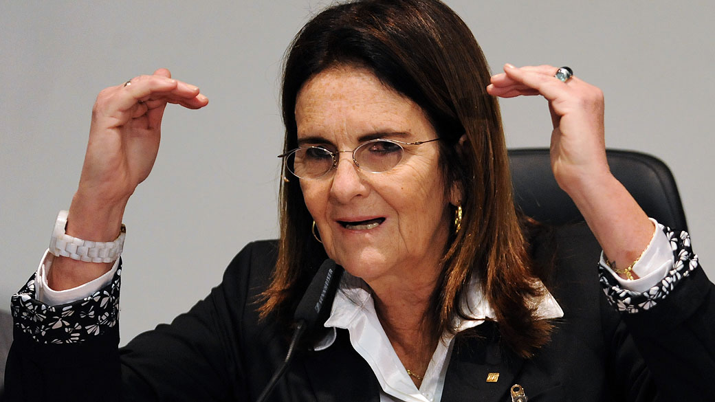 Maria das Graças Foster, presidente da Petrobras, anunciou plano de corte de R$ 32 bilhões em custos até 2016