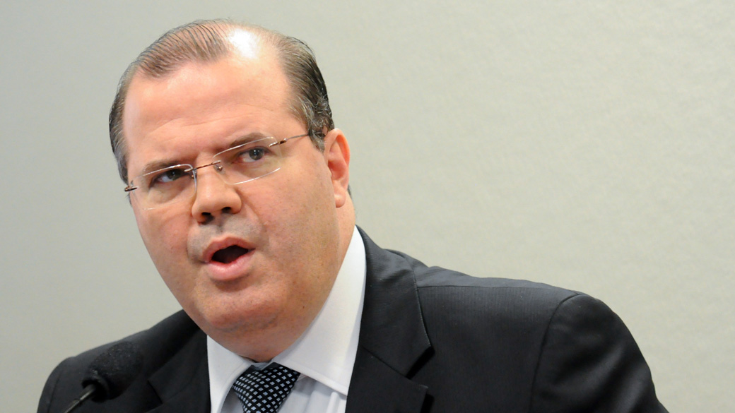 Presidente do Banco Central, Alexandre Tombini, durante audiência pública na CAE (Comissão de Assuntos Econômicos do Senado) em Brasília