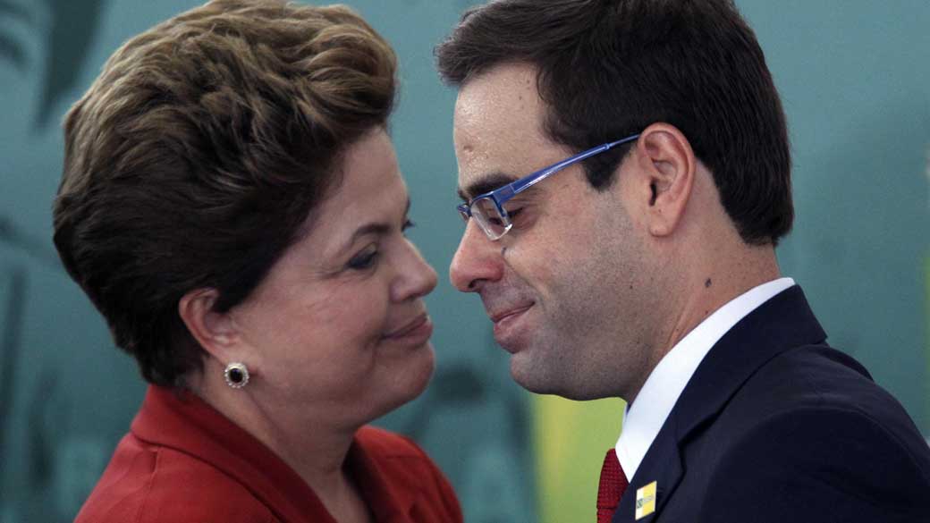 A presidente Dilma na posse do ministro do Trabalho Brizola Neto, em Brasília