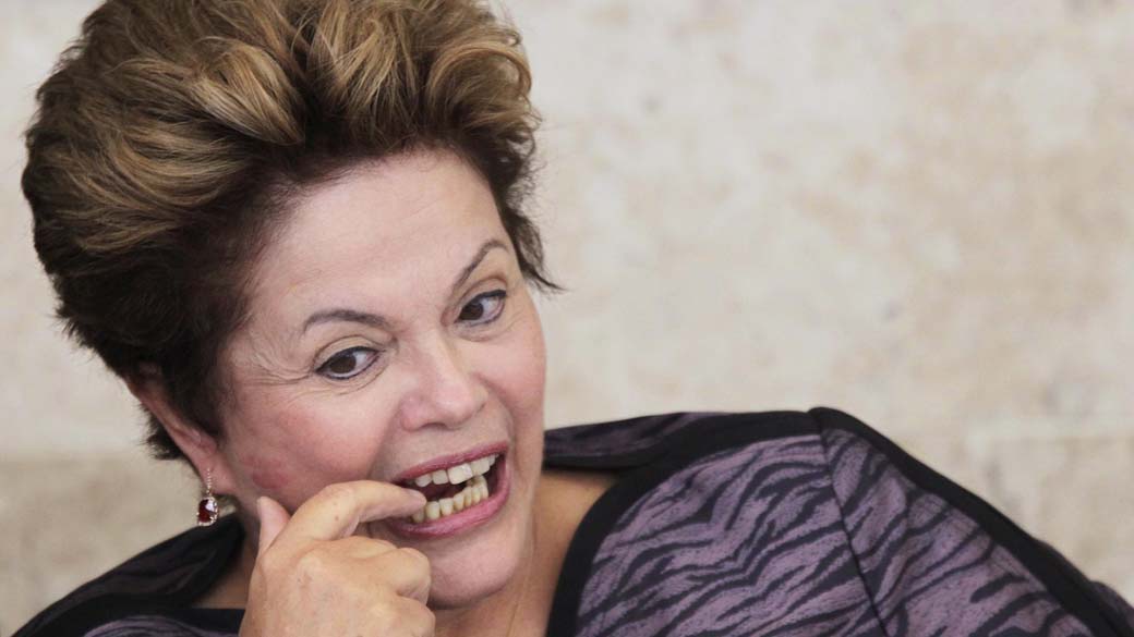 Dilma Rousseff durante reunião com governadores e prefeitos no Palácio do Planalto, em Brasília