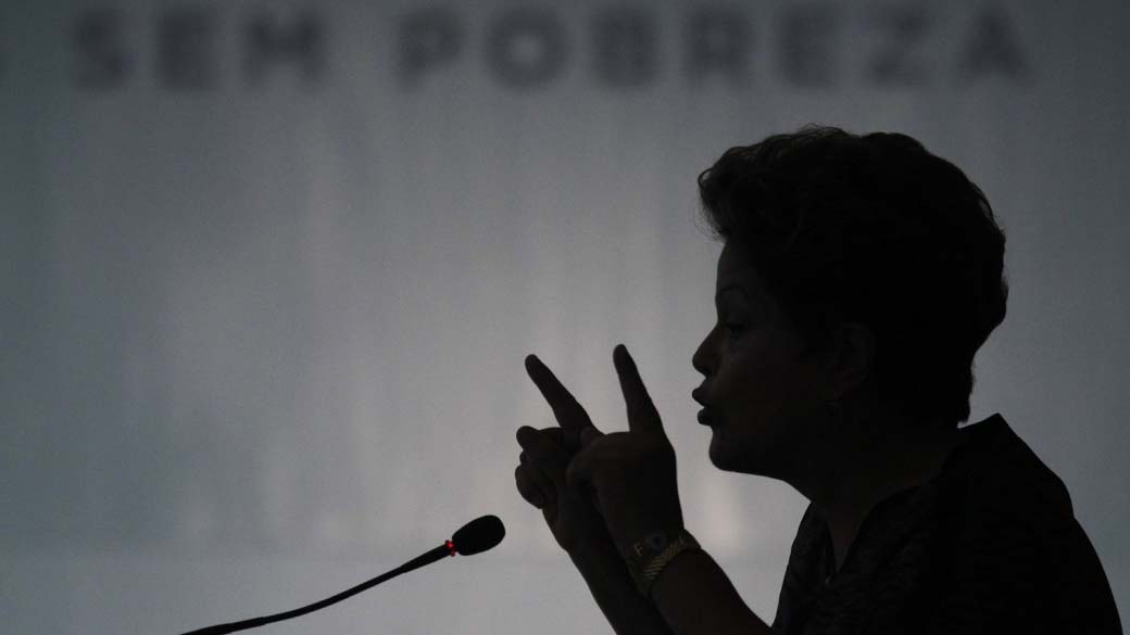 Dilma Rousseff durante reunião com governadores e prefeitos no Palácio do Planalto, em Brasília