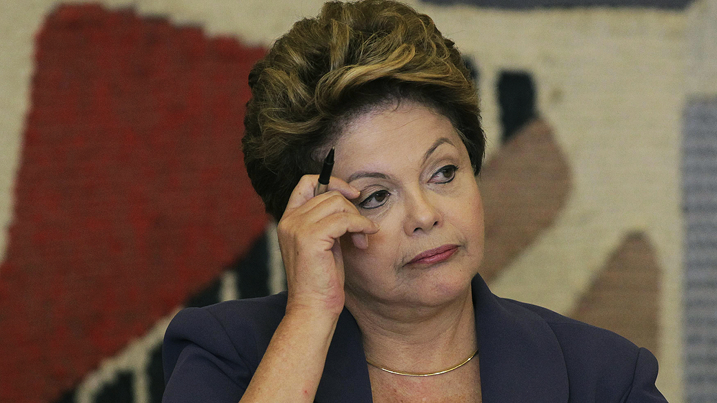Problemas na economia e protestos fizeram popularidade de Dilma despencar
