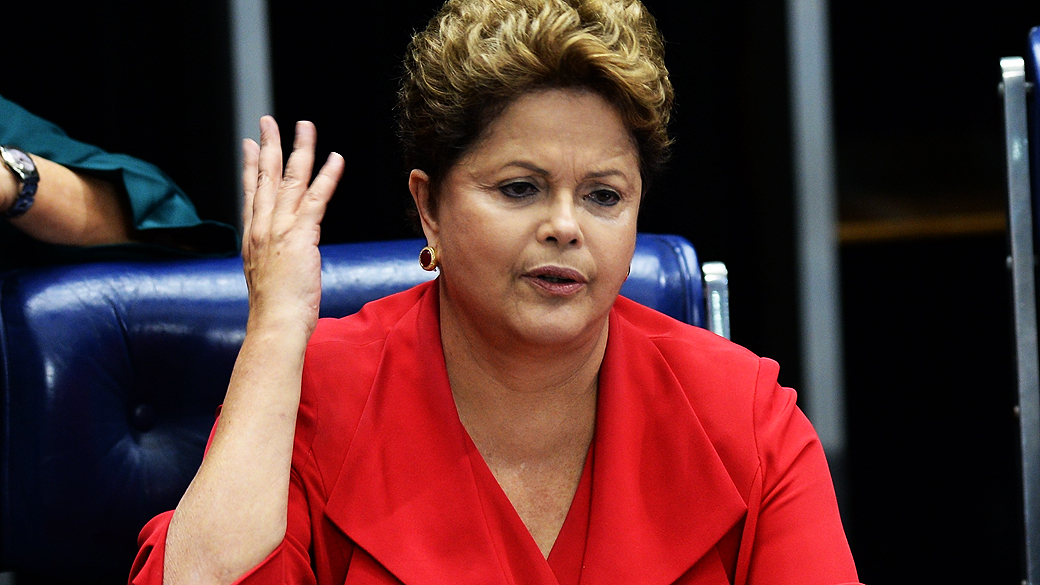 Em sessão solene do Congresso Nacional, a Comissão Parlamentar Mista de Inquérito da Violência contra a Mulher entrega o relatório final à presidente da República, Dilma Rousseff, e homenageia a Lei Maria da Penha
