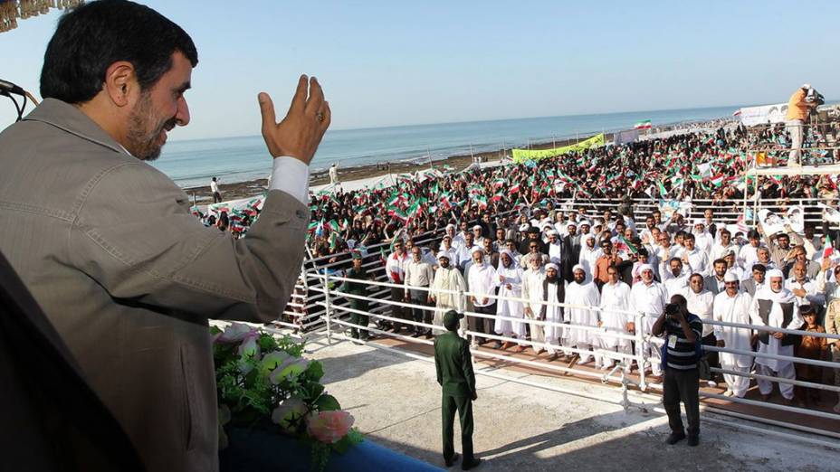 O presidente iraniano, Mahmoud Ahmadinejad, durante visita a província de Hormozgan, no Irã