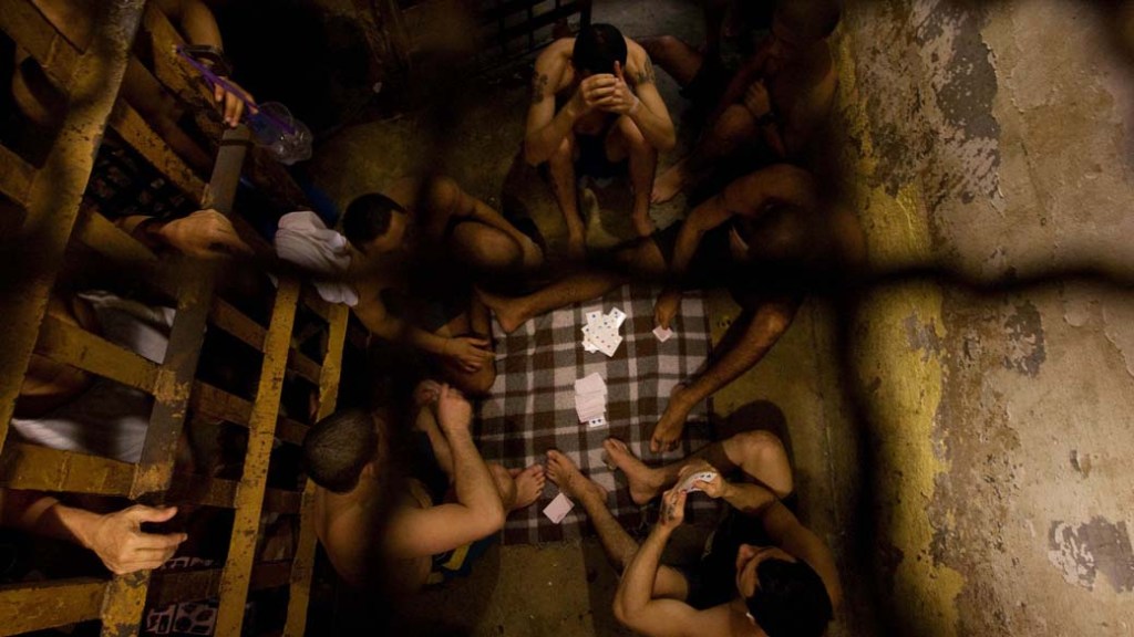 Penitenciária em São Gonçalo (RJ): senadores aprovam saída de "festas" somente para réus primários