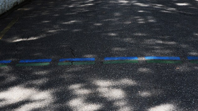 Linha azul limita a passagem dos detentos no Presídio Militar Romão Gomes (PMRG)
